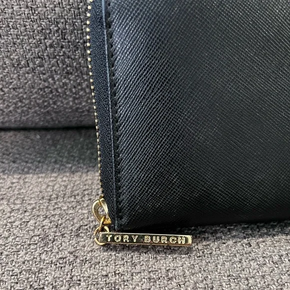 LIKE NEW Authentic Tory Burch Saffiano Leather Long Zip Around Wallet - Picture 3 of 8